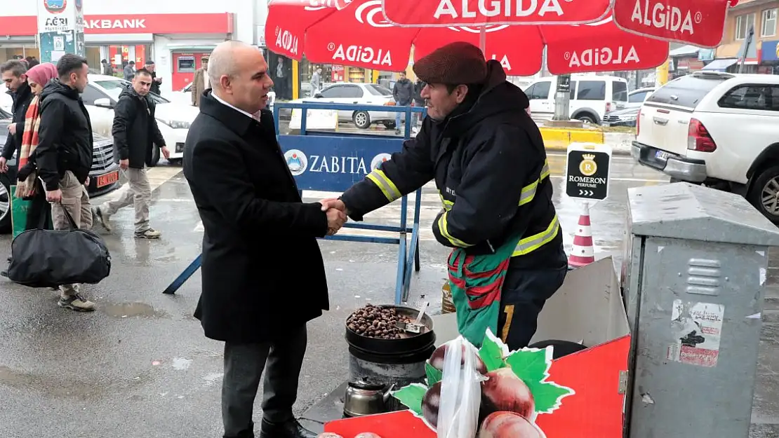 Vali Koç, cadde pazar dolaştı