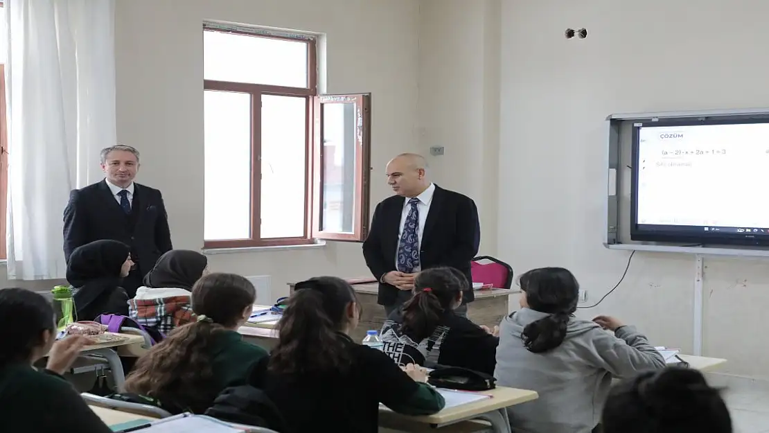 Ağrı Valisi Koç, lise öğrencilerle bir araya geldi