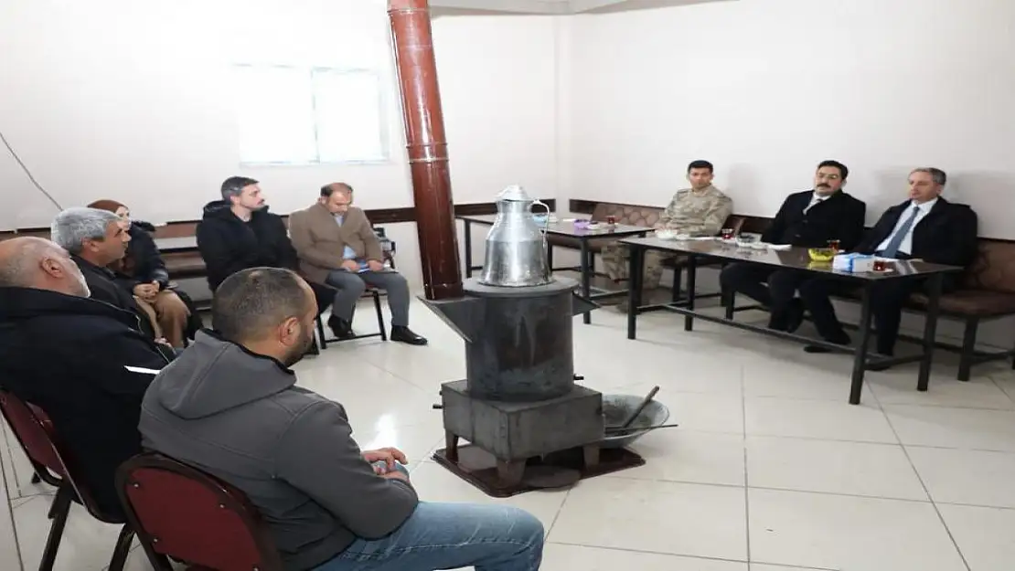 Hamur Kaymakamı, Karlıca köyünde eğitimi değerlendirdi