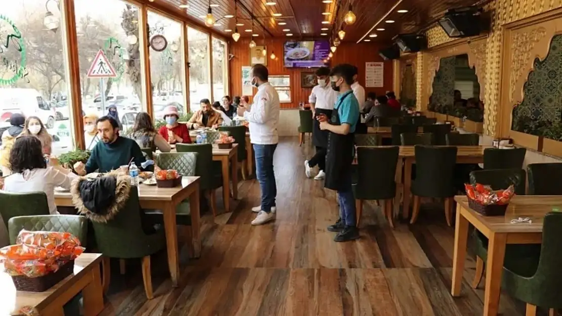 Ağrı'da 1 Ocak'tan İtibaren Kafe Restoranlar Fiyat Listelerini Giriş Kapısı ve Masalara Koyacak