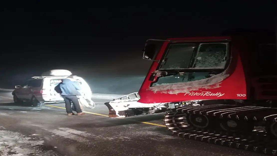 Ağrı'da iş makinesi uçuruma yuvarlandı 1 ölü, 1 yaralı, 2 kayıp
