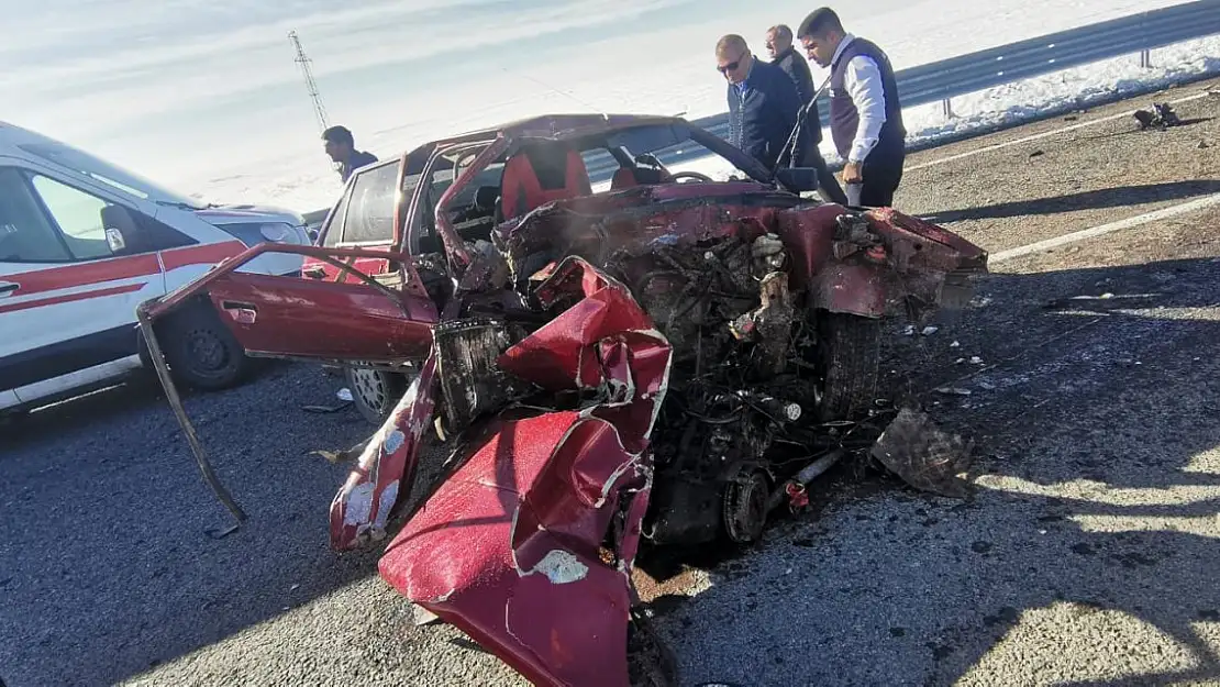 Ağrı Tutak'ta feci kaza! Araç pert oldu