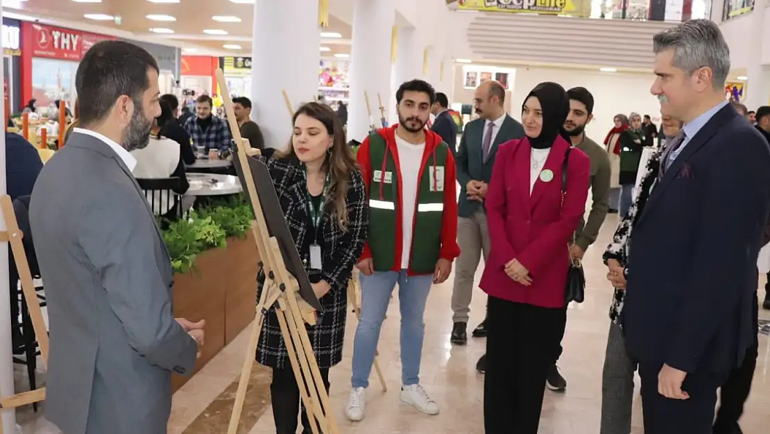 Ağrı'da bağımlıların yaptığı resimler sergilendi