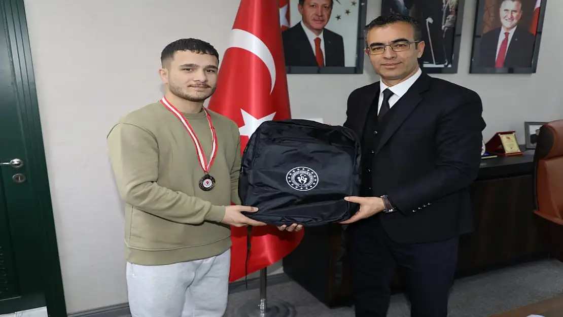 Ağrılı Boksör Sezgin Acar, Türkiye üçüncüsü oldu