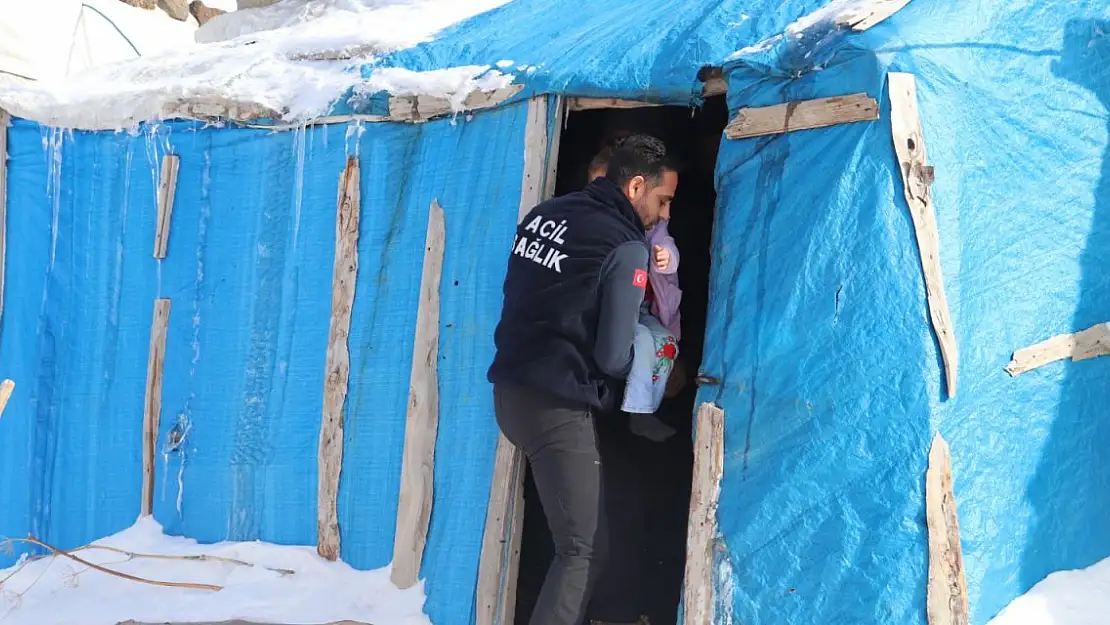 Ağrı'da 4 kardeş 6 saatlik operasyonla kurtarıldı