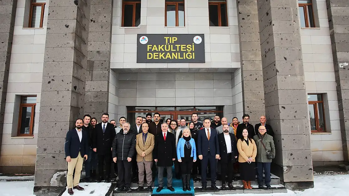 AİÇÜ'de Tıp Fakültesi Akademisyenlerine Yeni Yıl Sürprizi