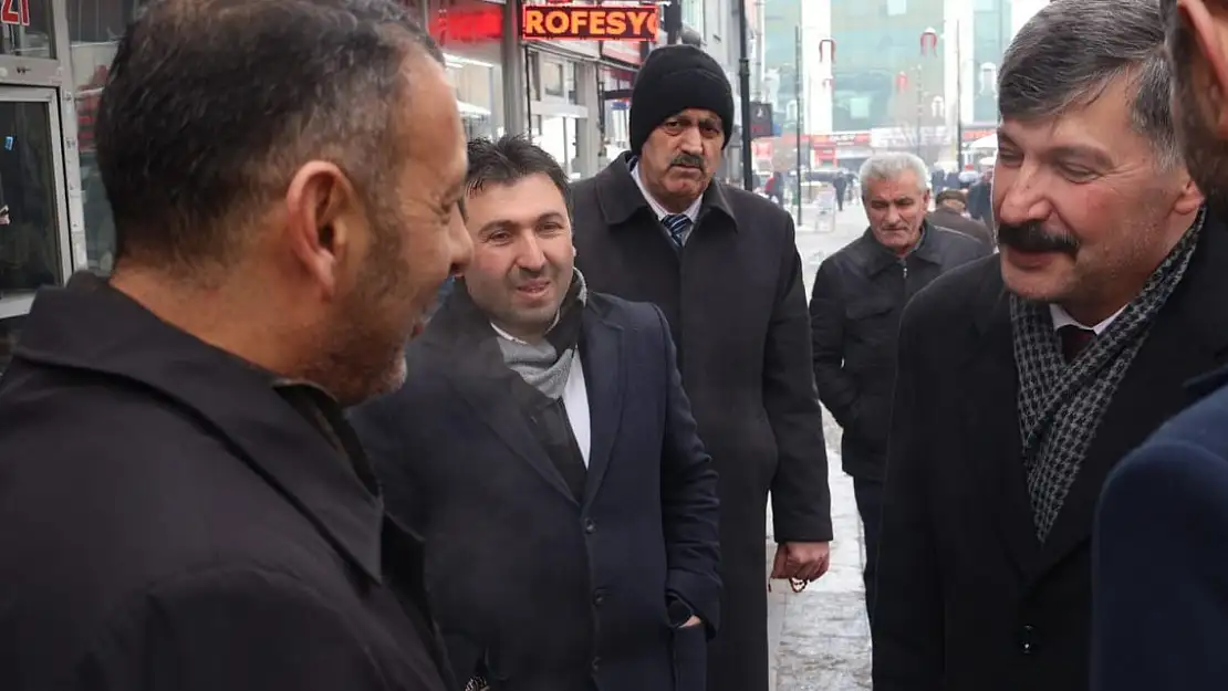 Ağrı'nın evlatları caddede karşılaşırsa