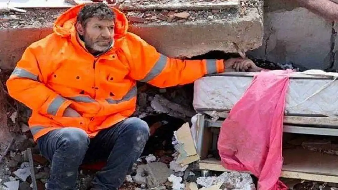 Kahramanmaraş depreminin yürek yakan fotoğraf karesi… Kızının elini bırakmayan baba şimdi ne yapıyor?