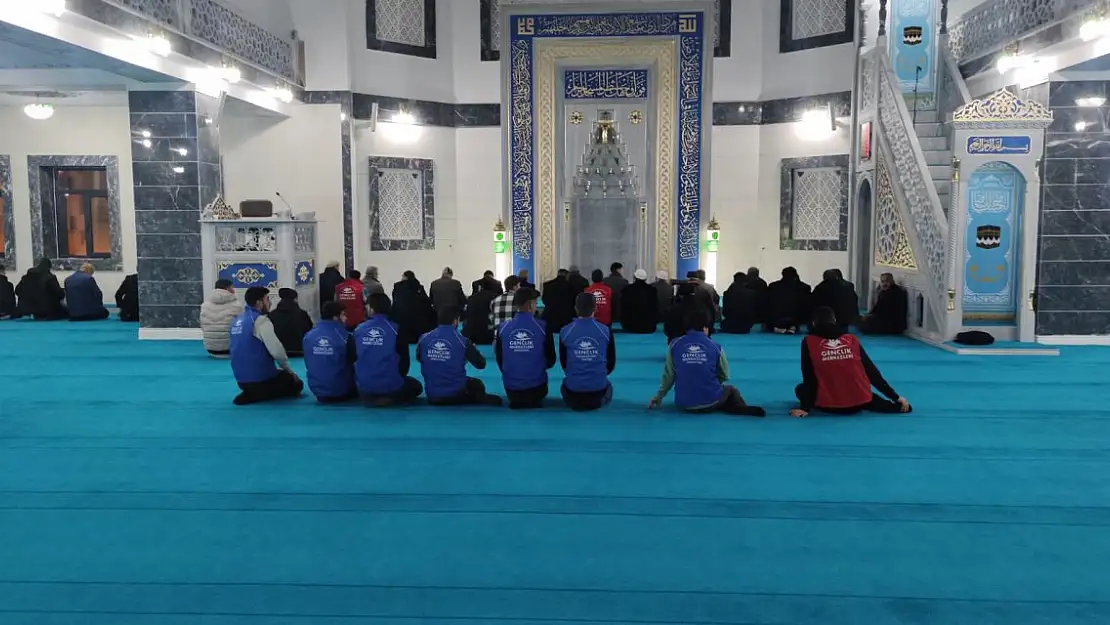 Ağrı'da depremde hayatını kaybedenler için dua edildi