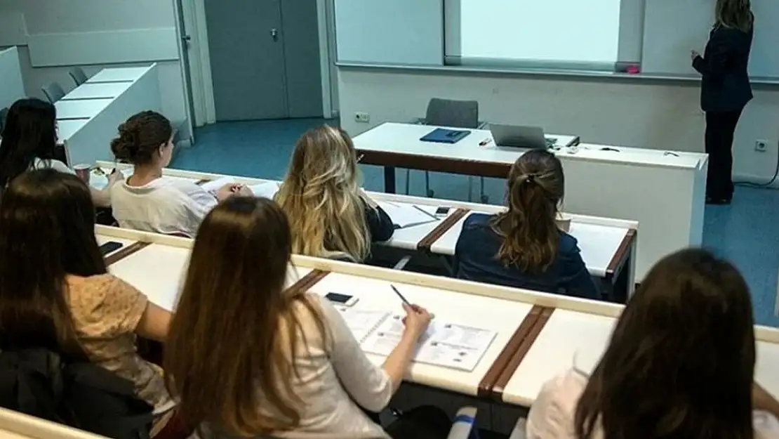 YÖK kız öğrenci sayısını açıkladı… Üniversitelerdeki kız öğrenci oranı bakın ne kadar?