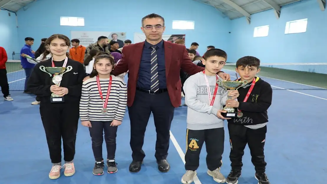 Ağrı'da Okul Sporları Tenis Müsabakaları sonuçlandı