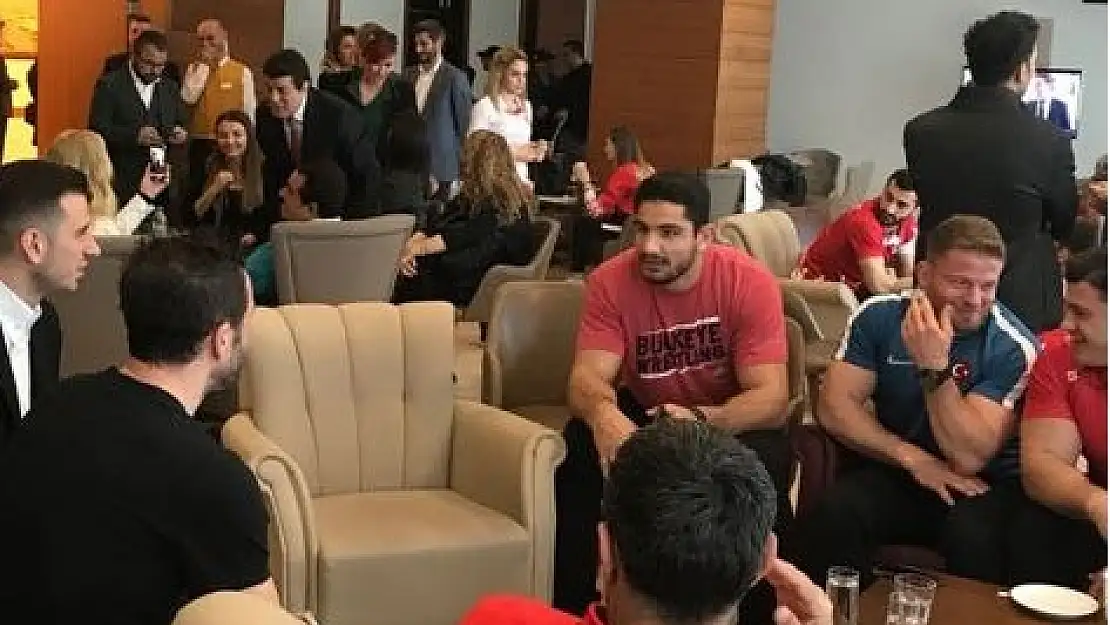 Ünlüer sınırda