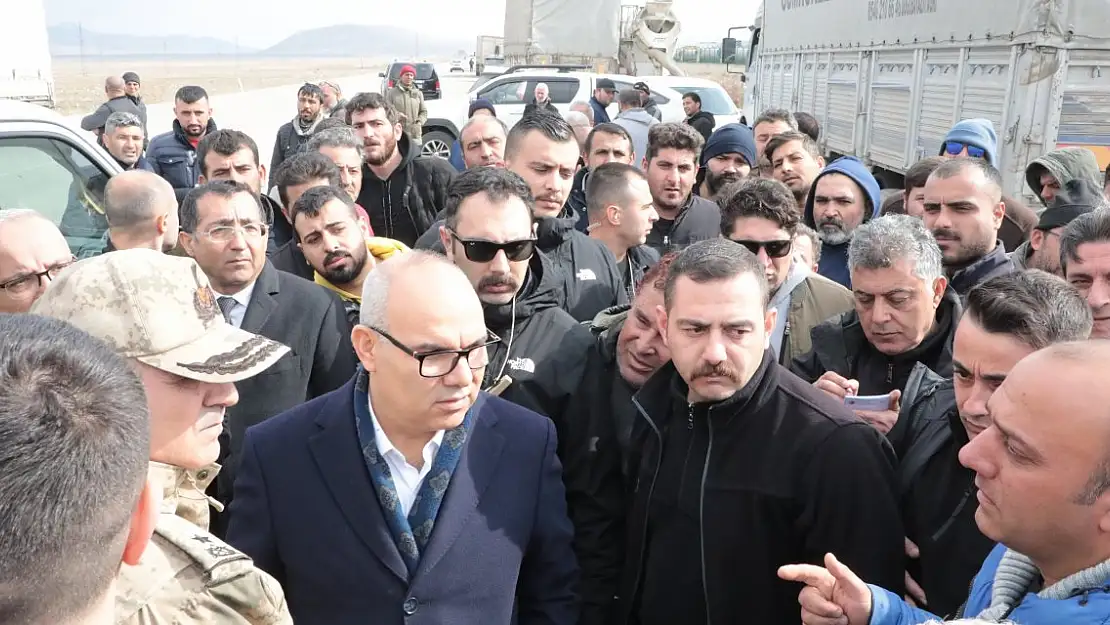 Vali Koç,  Gürbulak Sınır Kapısı'nda