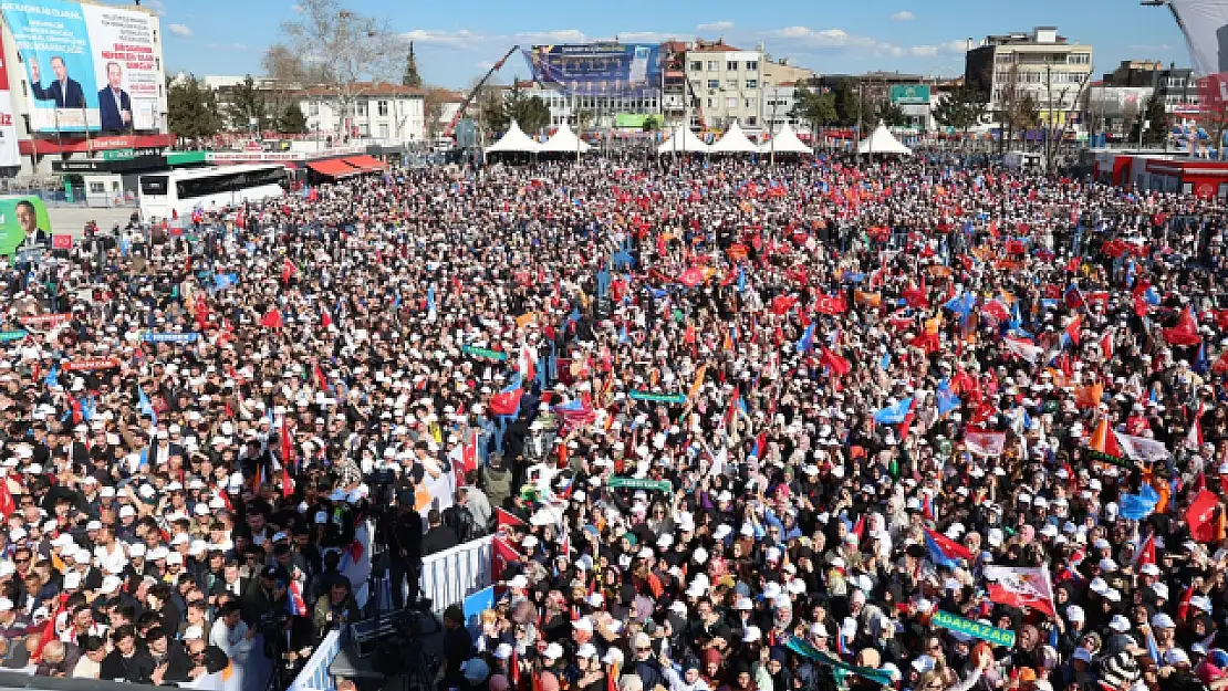 Cumhurbaşkanı Erdoğan'ın Mitinginde O Pankart Apar Topar Kaldırıldı