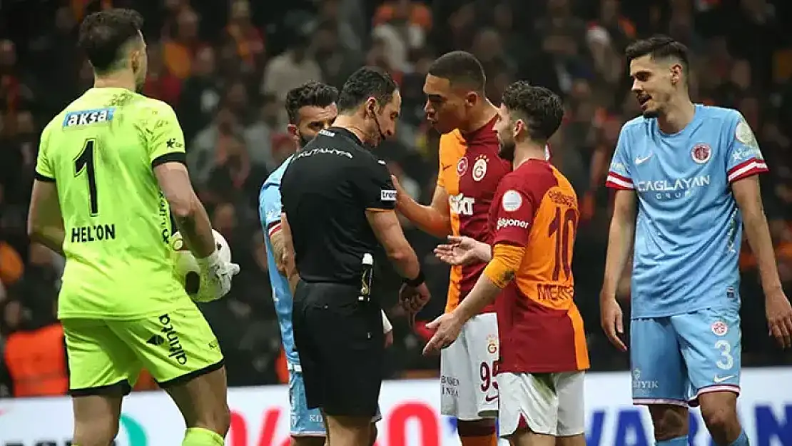 Eski Hakemler Galatasaray Maçındaki Pozisyonu Yorumladı