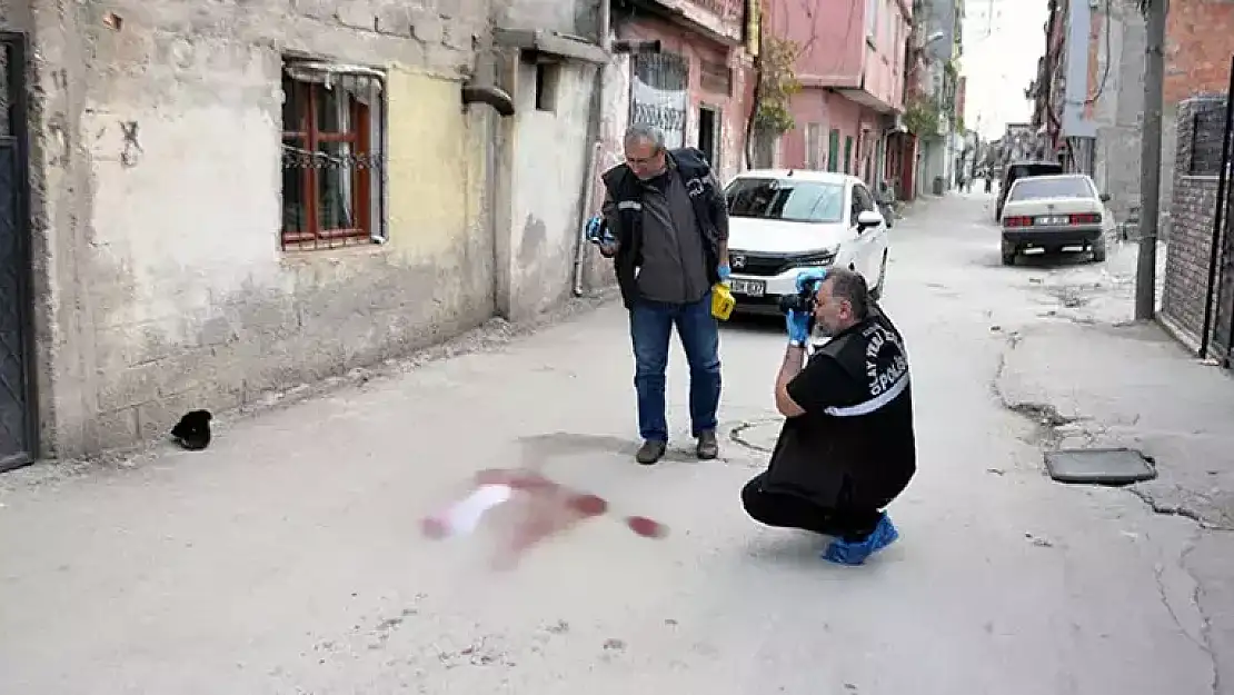 19 Yaşındaki Genç Kız Babası Tarafından Sokakta Öldürüldü
