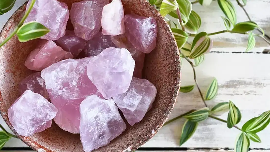 Pembe Kuvars Taşı Faydaları Nelerdir?