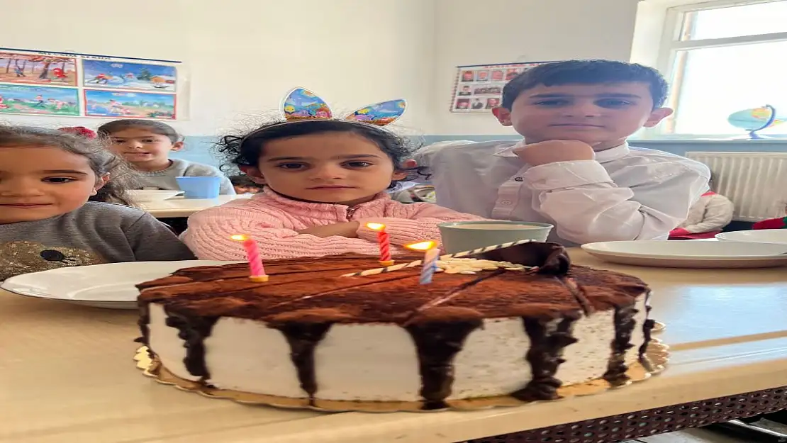 'Paylaş-Gülümset' projesi ile köy okulu öğrencilerine mutluluk götürüldü