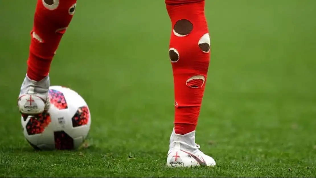 Futbolcular Çoraplarını Neden Keser?
