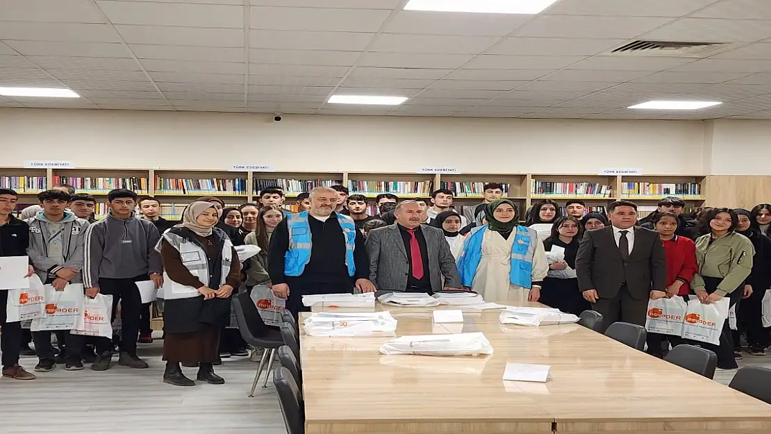 Ağrı'da öğrencilere kitap desteği