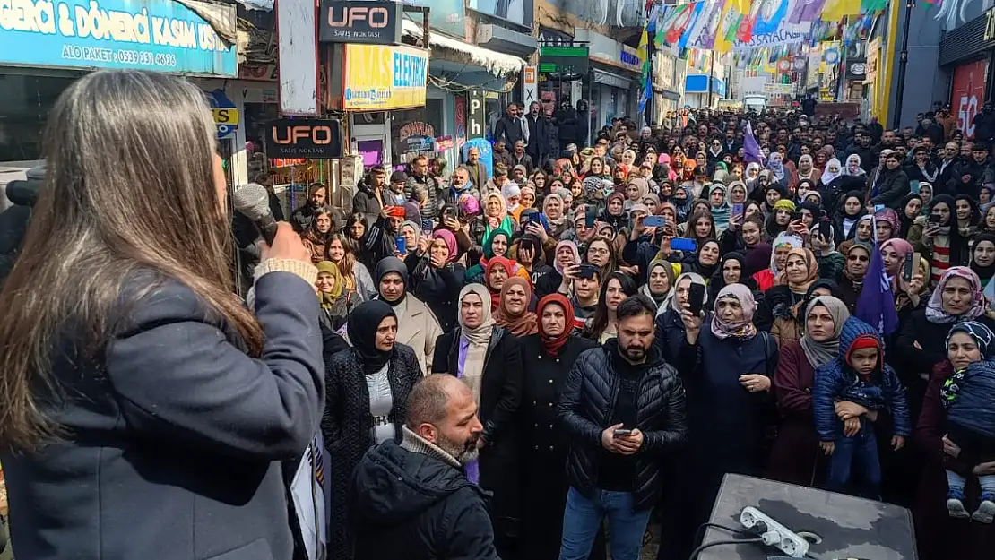 Ağrı DEM Parti Kadınlar Günü'nü sokaklarda kutladı