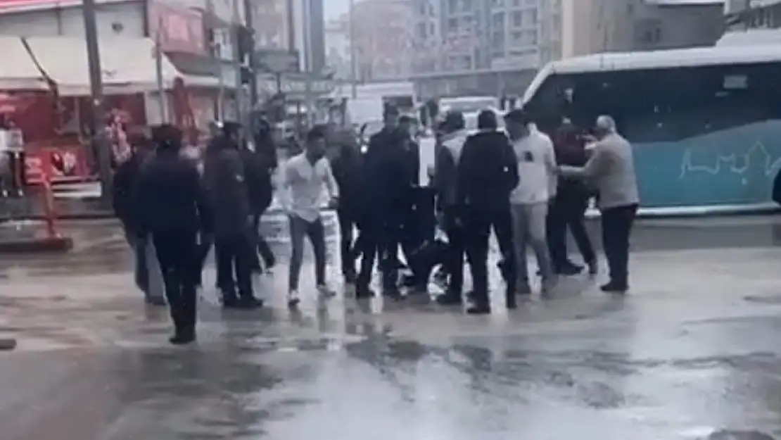 Eşini bıçakladığı için linç etmek istediler