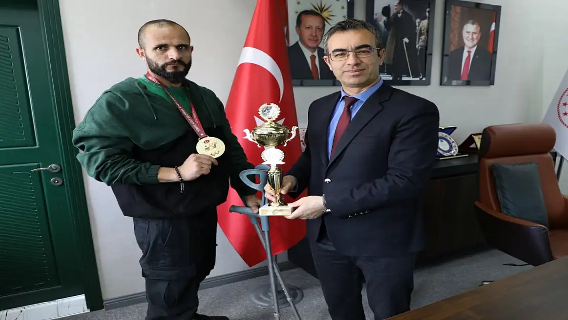 Engelleri aşarak şampiyon oldu