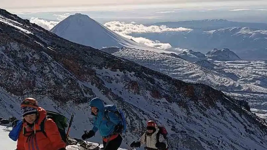 Ağrı'nın zirvesine kadınlar çıktı