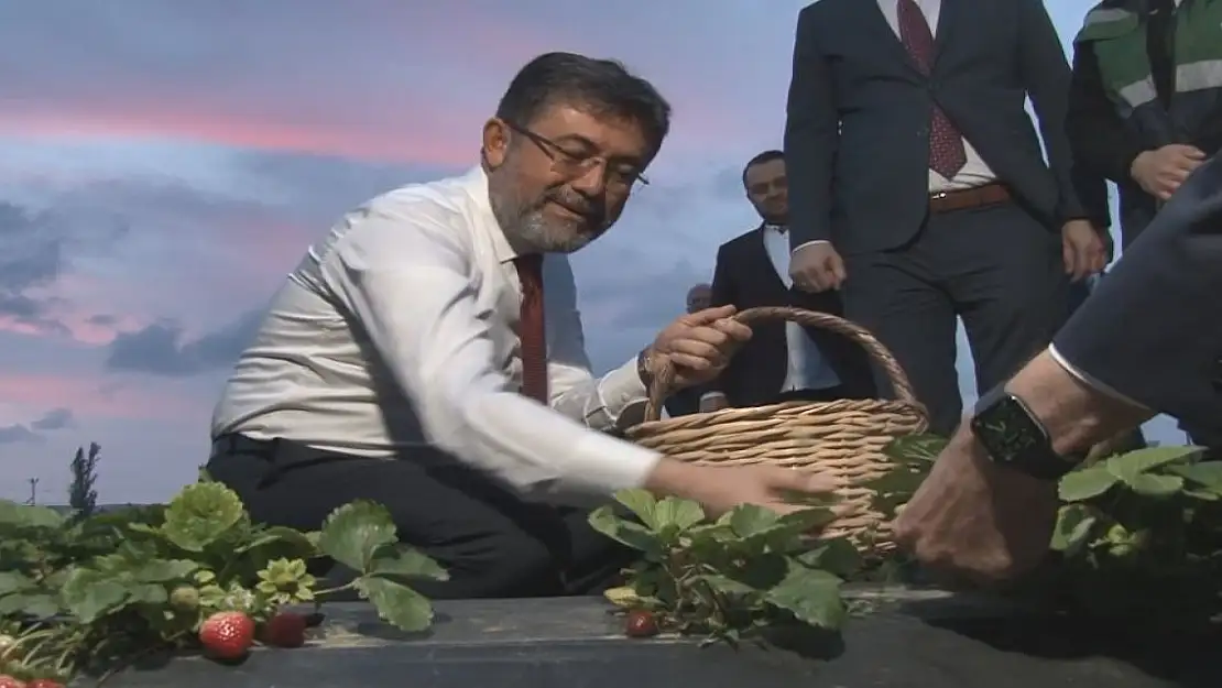 Bakan Yumaklı'dan Ağrılı çiftçilere müjde