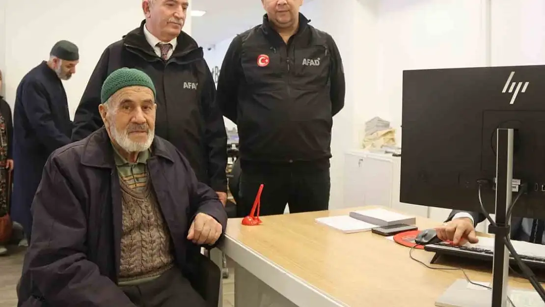 Gazze'ye emekli maaşını bağışladı