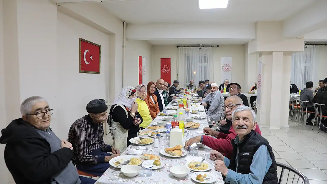 Vali Koç ve Eşi, Huzurevi Sakinleriyle Unutulmaz Anılar Oluşturdu!
