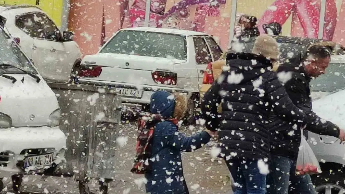 Ardahan'a bahar değil kar geldi
