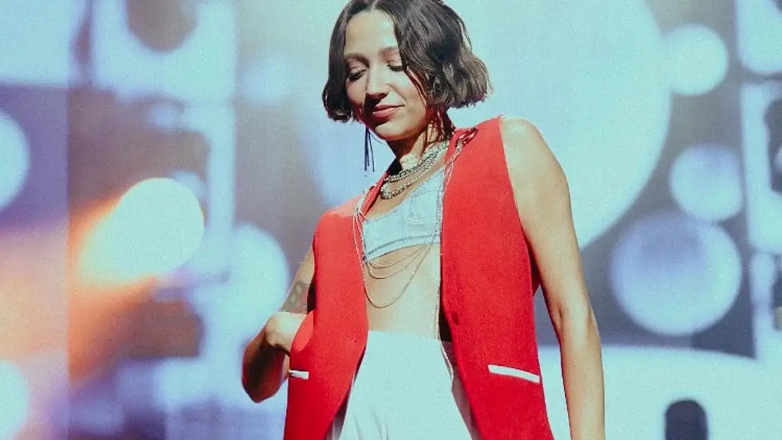Zeynep Bastık Türkiye'de ilke imza attı