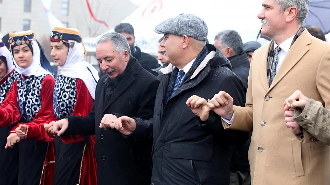 Ağrı protokolü Nevruz halayında