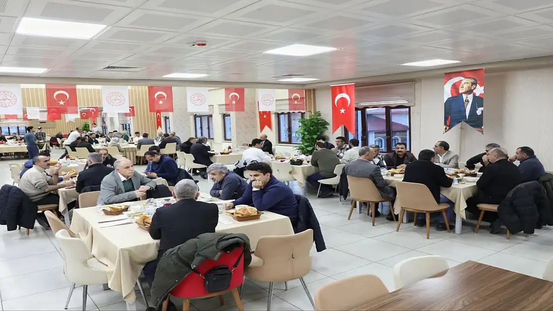 Ağrı'da eğitimciler iftar sofrasında buluştu
