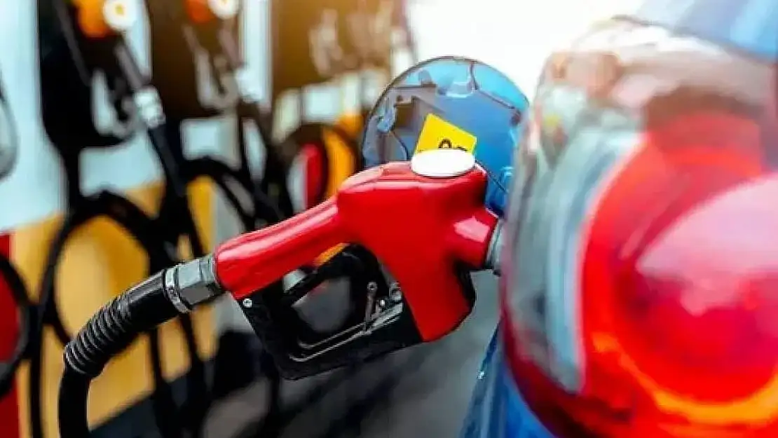 Benzine Müthiş Artış: 45 TL'ye Dayanan Fiyata 1,5 TL Zam Geldi, Motorinde de Durum Farklı Değil: 1,2 TL Zam Şoku! İşte Detaylar