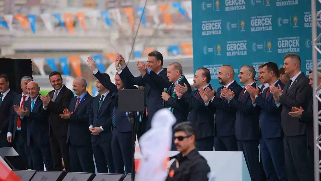 Cumhurbaşkanı 2 metrelik adayı görünce şaşırdı