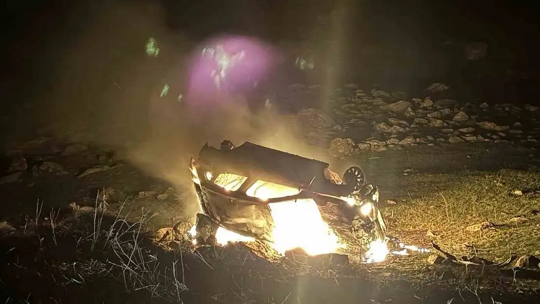 Kaza sonrası araçları alev aldı! Muş'ta Can Pazarı