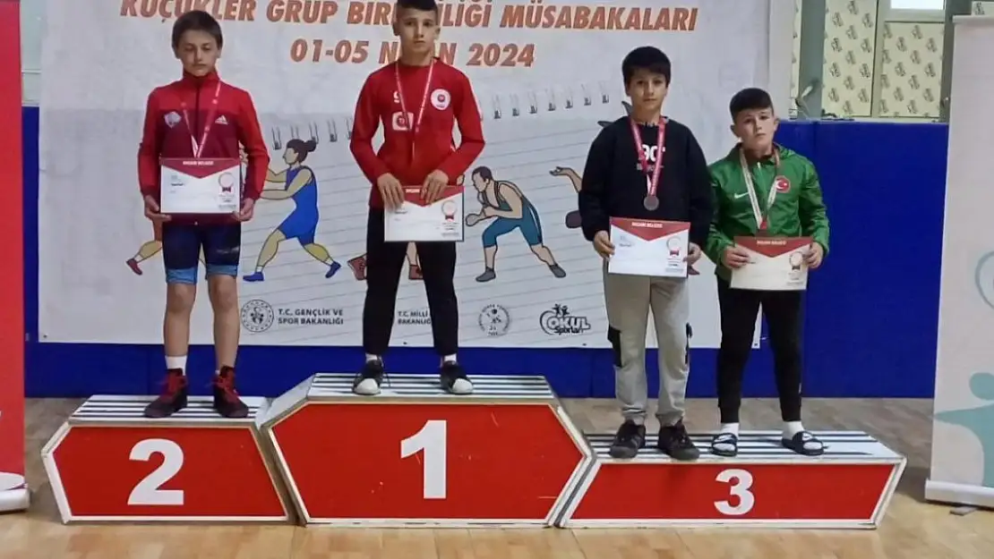 Ağrılı pehlivanların beli mindere değmedi