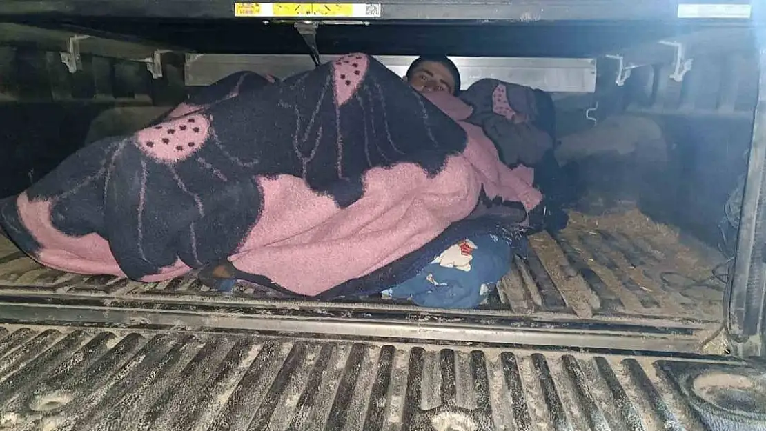 Kapıdan kovuyoruz bacadan geliyorlar!