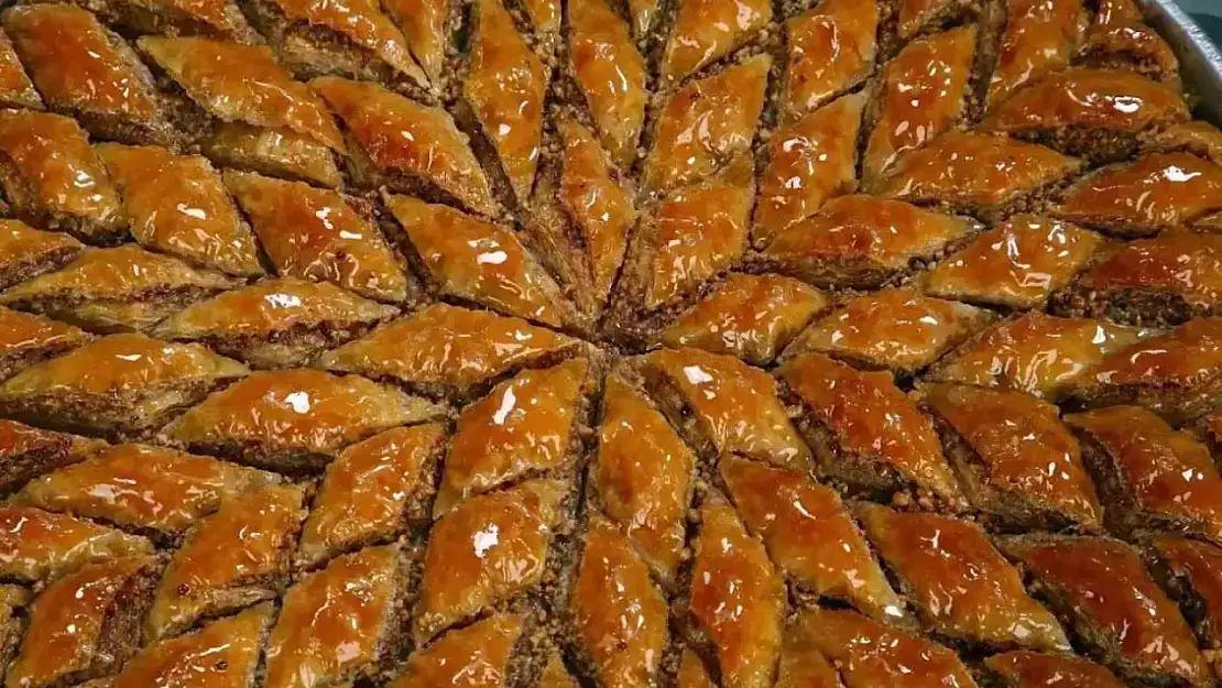 Evde baklava nasıl yapılır? Evde çıtır çıtır cevizli baklava tarifi