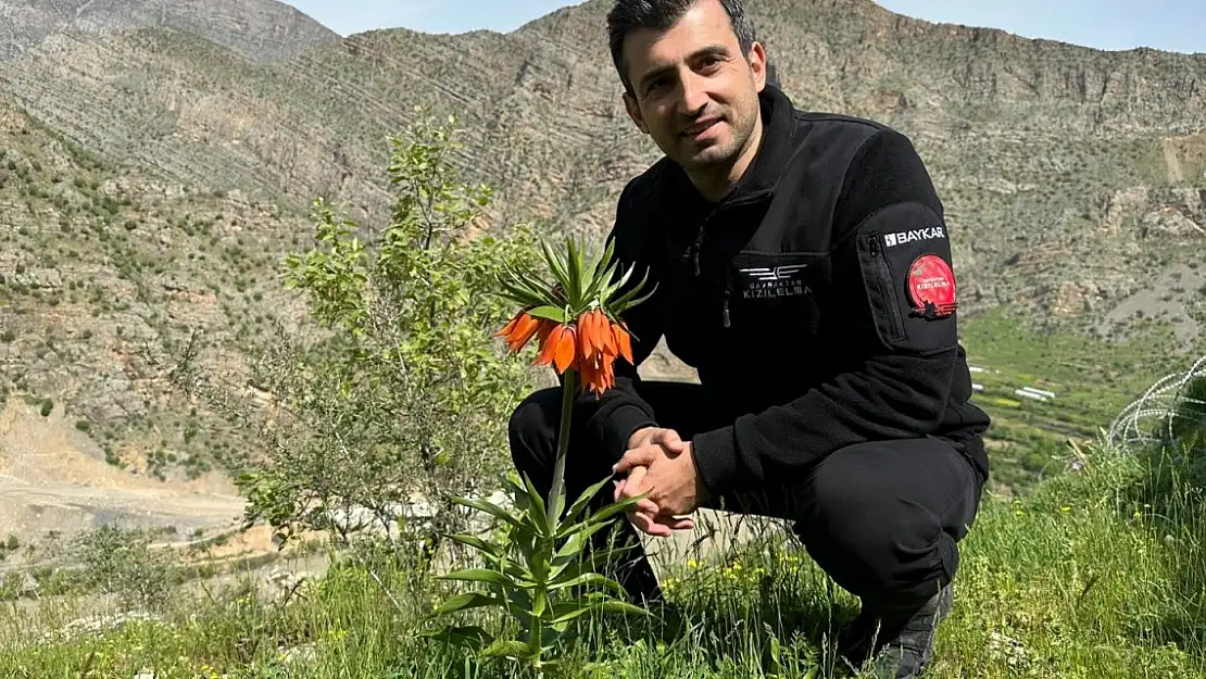 Selçuk Bayraktar, Çukurca'da Zap Suyu Üzerinde Ters Lale Mevsimini Paylaştı