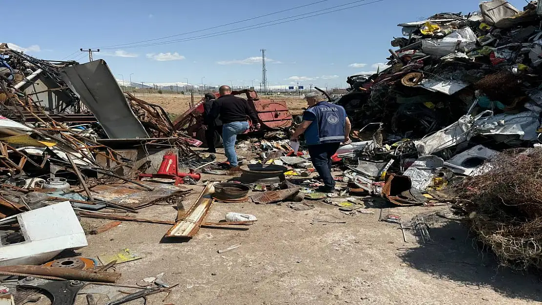 Patnos'ta belediyenin araçları parçalanıp hurdacılara satıldı