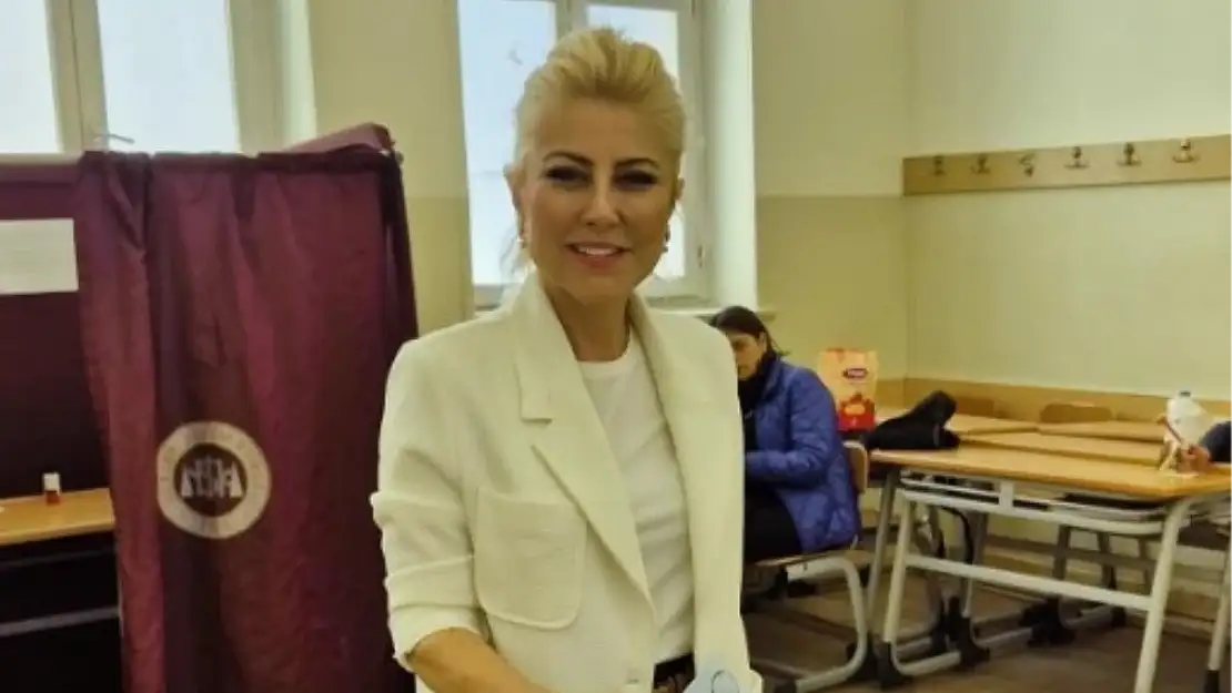 Şebnem Bursalı hayatı ve biyografisi! Şebnem Bursalı kimdir? Nereli, kaç yaşında, mesleği ne?