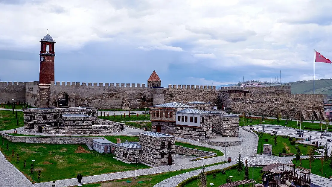 Erzurum'a yağmur sağanakla geliyor