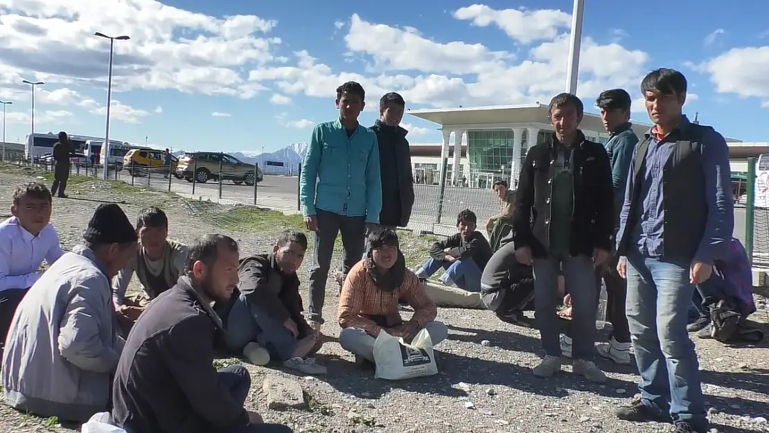 Ağrı'ya kaçak göçmenlerin gelişi devam ediyor