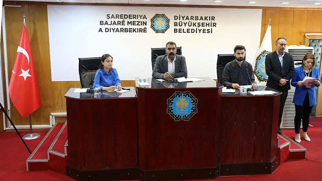 Diyarbakır Belediyesi bayrak olayı ne?