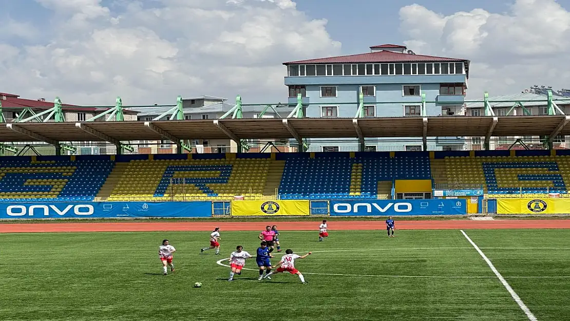 Ağrı Aile ve Sosyal Hizmetler Spor Bulanık'ı ezdi geçti