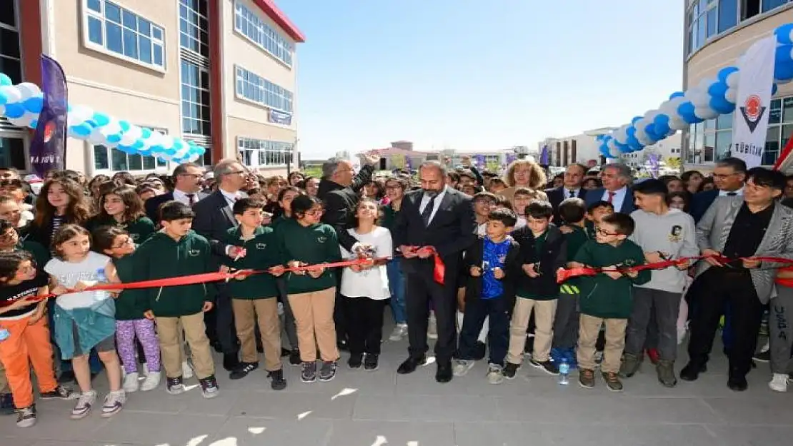 Ağrılı öğrencilerin projeleri Van'da sergilendi