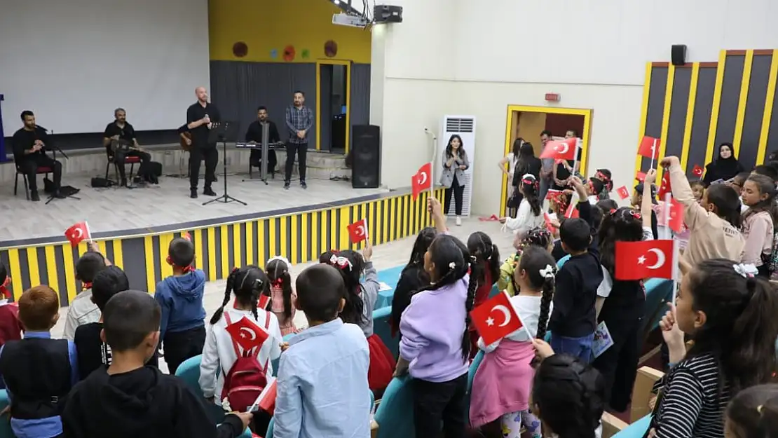 Ağrı'da köy okullarında 23 Nisan Coşkusu sürüyor